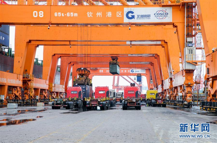 （圖文互動）（4）抓好防疫保暢，還管司機吃飯&mdash;&mdash;廣西欽州保稅港區(qū)服務(wù)企業(yè)復(fù)工見聞