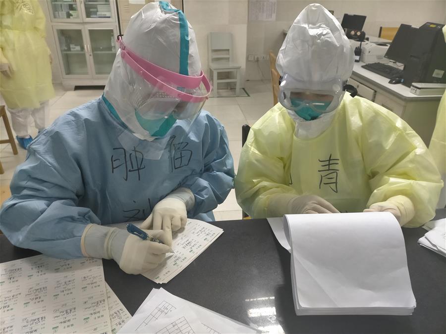 (一線抗疫群英譜·圖文互動(dòng))(1)5名“90后”一線醫(yī)護(hù)人員的戰(zhàn)“疫”