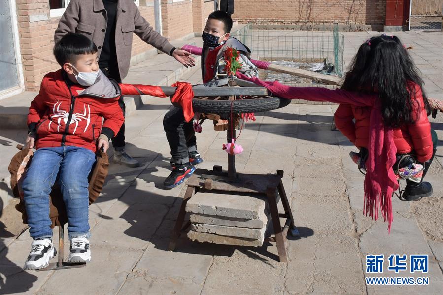 (圖文互動(dòng))“宅”出新境界!內(nèi)蒙古一農(nóng)民在家里造出游樂場(chǎng)