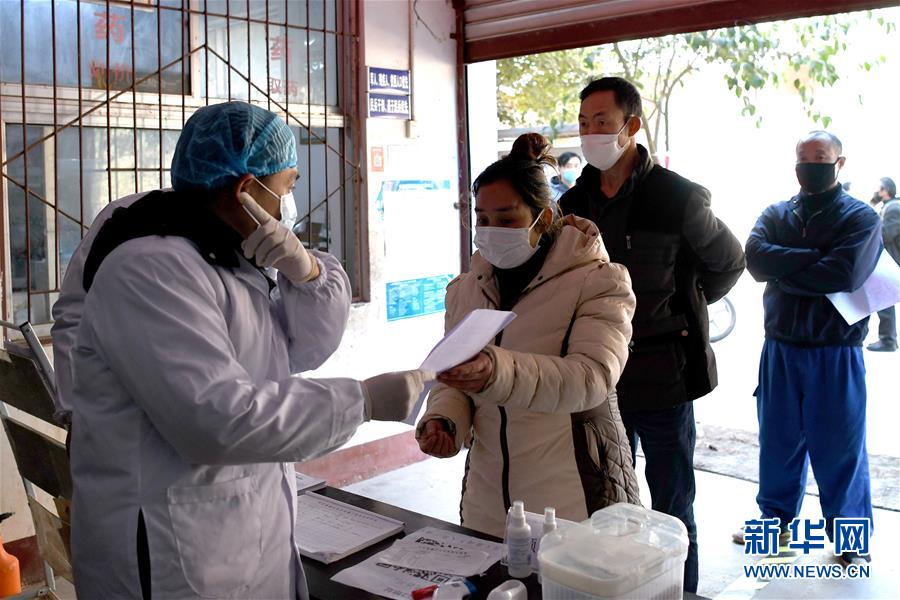 （抓好經(jīng)濟(jì)發(fā)展 應(yīng)對復(fù)雜局面&middot;圖文互動）（3）2500萬農(nóng)民工如何安全返崗？&mdash;&mdash;農(nóng)民工大省四川復(fù)工觀察