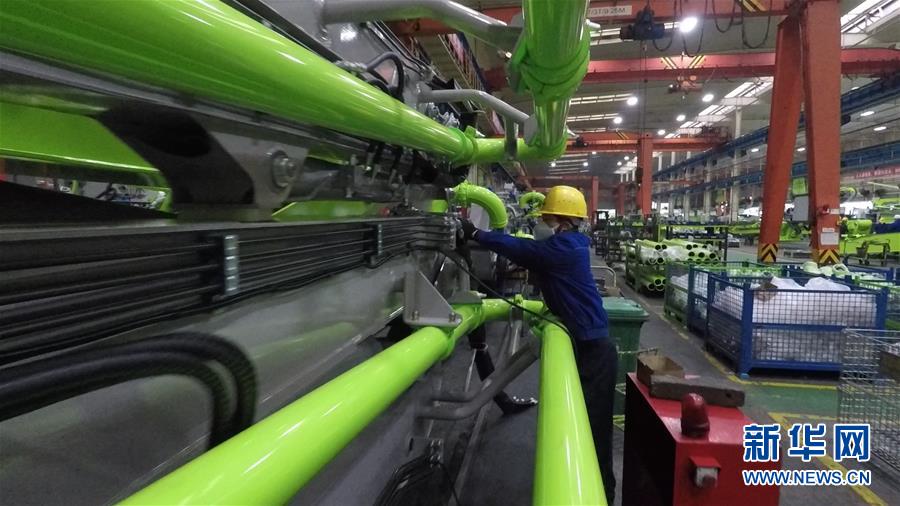 （圖文互動(dòng)）（1）吃粉擼串，商圈&ldquo;打卡&rdquo;，動(dòng)車出廠&mdash;&mdash;湖南&ldquo;標(biāo)簽&rdquo;復(fù)蘇記