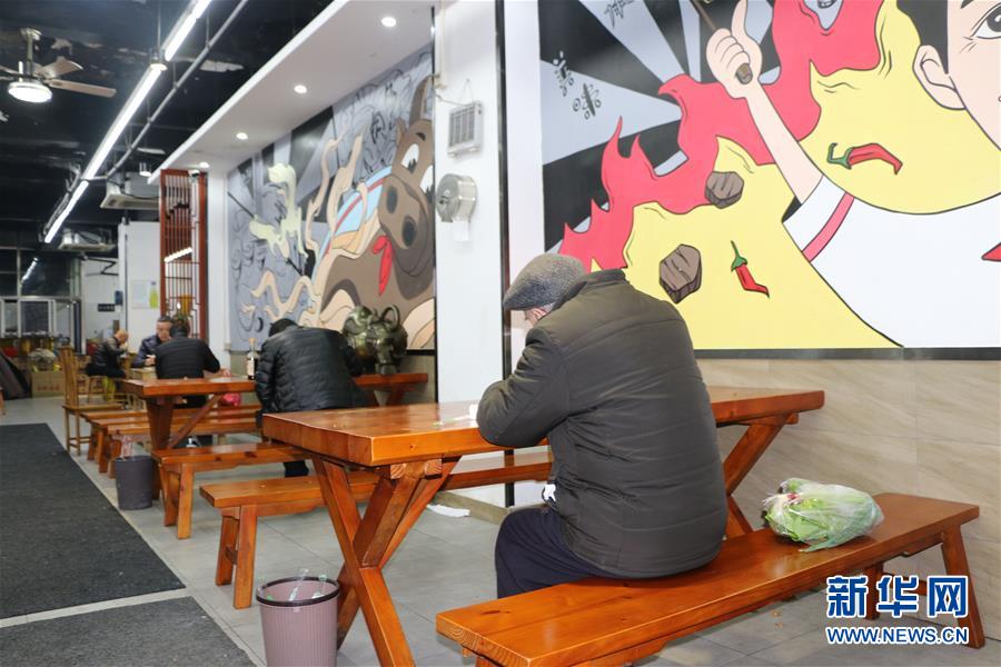 （圖文互動(dòng)）（5）吃粉擼串，商圈&ldquo;打卡&rdquo;，動(dòng)車出廠&mdash;&mdash;湖南&ldquo;標(biāo)簽&rdquo;復(fù)蘇記