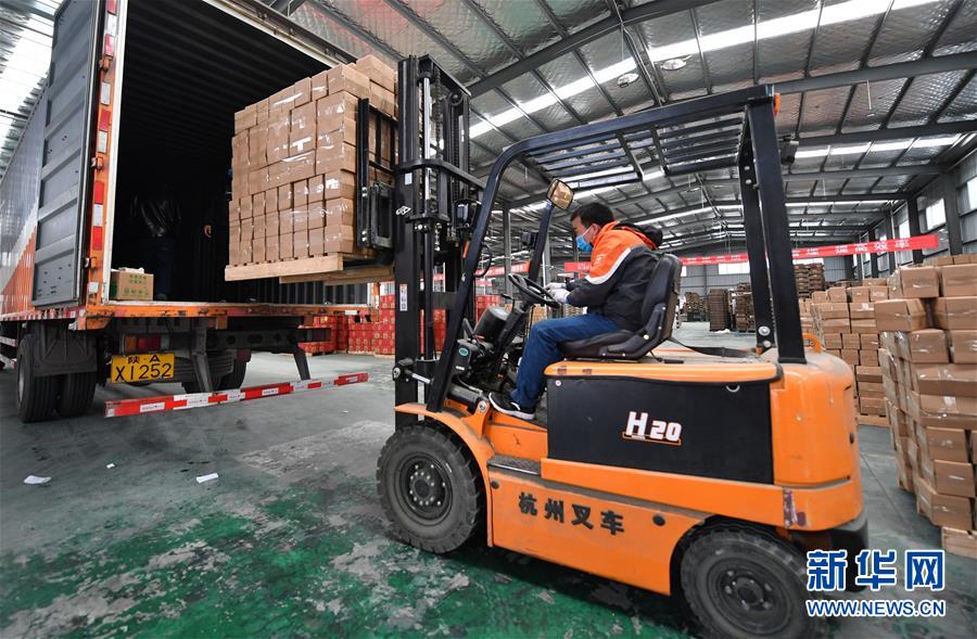 （聚焦疫情防控&middot;圖文互動）（6）&ldquo;一輛輛車出發(fā)，春暖花開的日子就不遠(yuǎn)了&rdquo;&mdash;&mdash;西北電商大縣陜西省武功縣復(fù)工見聞