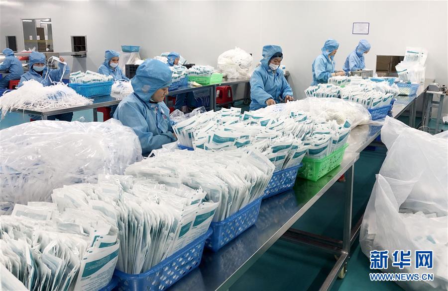 (聚焦疫情防控·圖文互動)(4)把最好的留給最需要的醫(yī)護(hù)人員——深圳醫(yī)療物資企業(yè)生產(chǎn)見聞