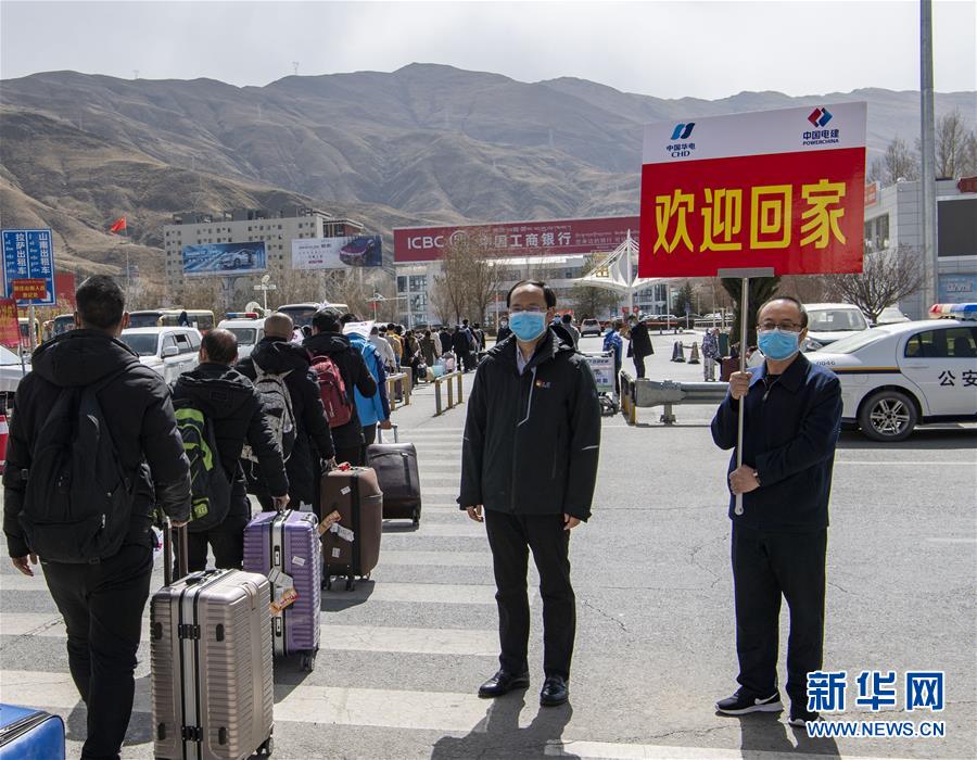 (聚焦疫情防控·圖文互動(dòng))(3)“我們也想著早日復(fù)工”——127名農(nóng)民工乘坐包機(jī)返藏復(fù)工側(cè)記
