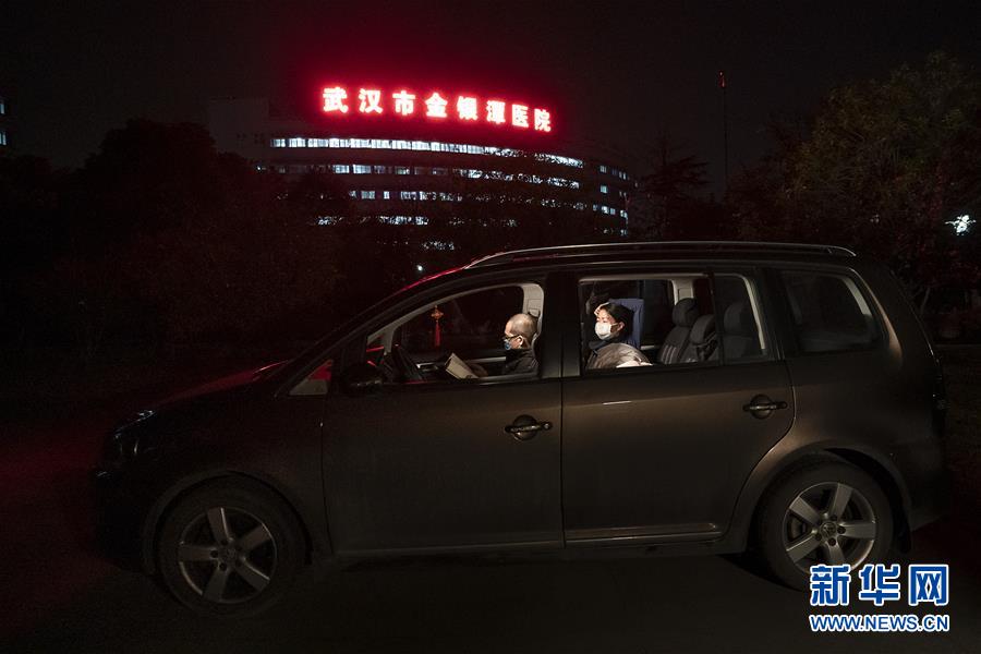 （一線抗疫群英譜&middot;圖文互動(dòng)）（1）特寫(xiě)：為節(jié)省10分鐘，這對(duì)醫(yī)護(hù)夫妻&ldquo;以車為家&rdquo;