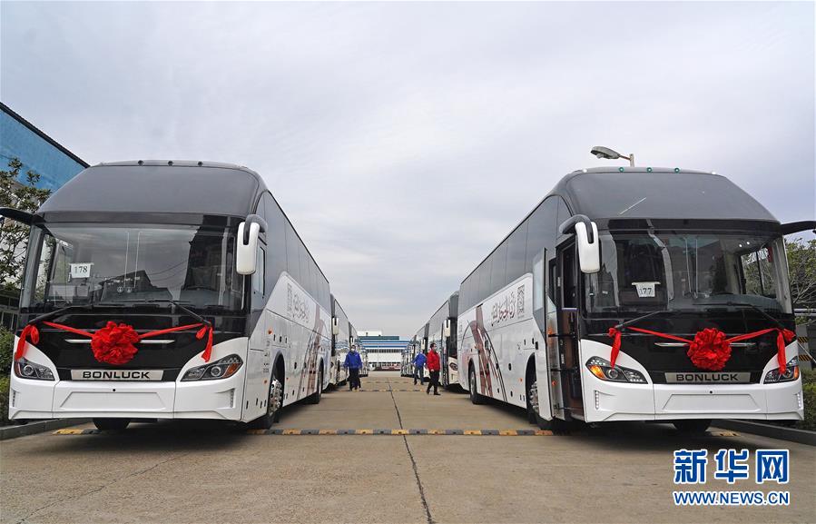 (新華全媒頭條·圖文互動(dòng))(7)磨難壓不垮 奮起正當(dāng)時(shí)——習(xí)近平總書記在統(tǒng)籌推進(jìn)新冠肺炎疫情防控和經(jīng)濟(jì)社會(huì)發(fā)展工作部署會(huì)議上的重要講話振奮人心凝聚力量