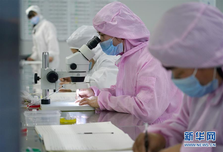 （決戰(zhàn)決勝脫貧攻堅(jiān)&middot;圖文互動(dòng)）（2）秦巴山區(qū)：戰(zhàn)疫戰(zhàn)貧，兩場(chǎng)仗都要打贏