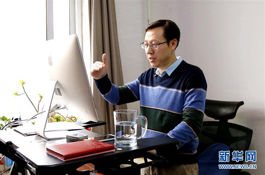 （聚焦疫情防控&middot;圖文互動(dòng)）（2）&ldquo;相聚在&lsquo;云端&rsquo;，一個(gè)都不能少&rdquo; &mdash;&mdash;記疫情下的&ldquo;開(kāi)學(xué)第一課&rdquo;