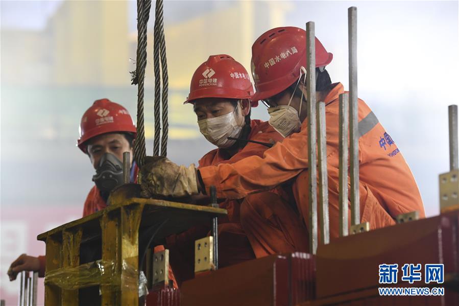 （抓好經濟發(fā)展 應對復雜局面&middot;圖文互動）（2）把疫情造成的損失降到最小&mdash;&mdash;廣西生產一線見聞