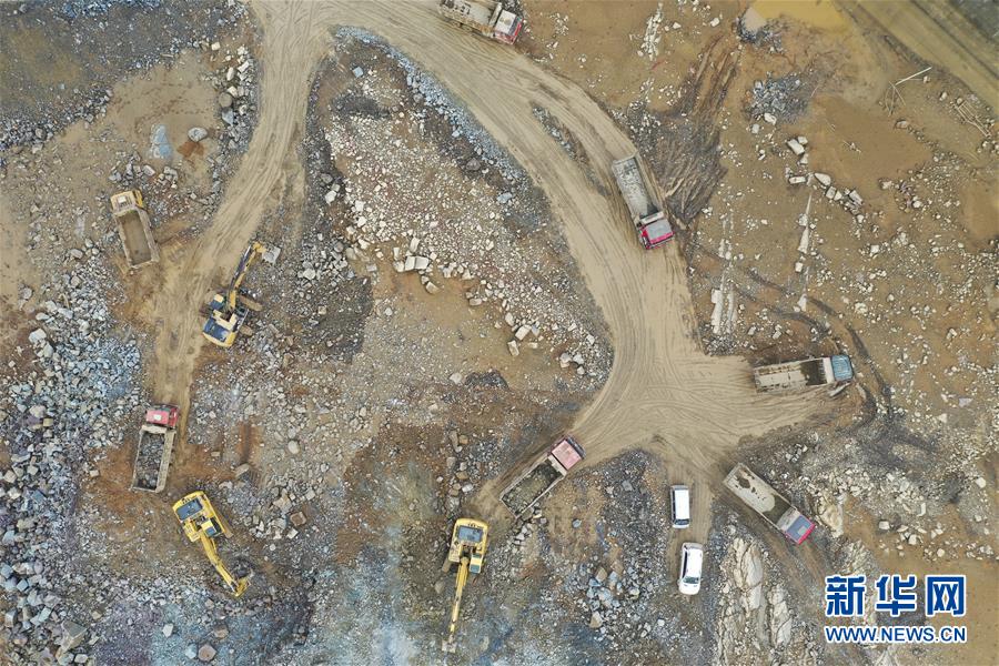 （抓好經濟發(fā)展 應對復雜局面&middot;圖文互動）（4）把疫情造成的損失降到最小&mdash;&mdash;廣西生產一線見聞