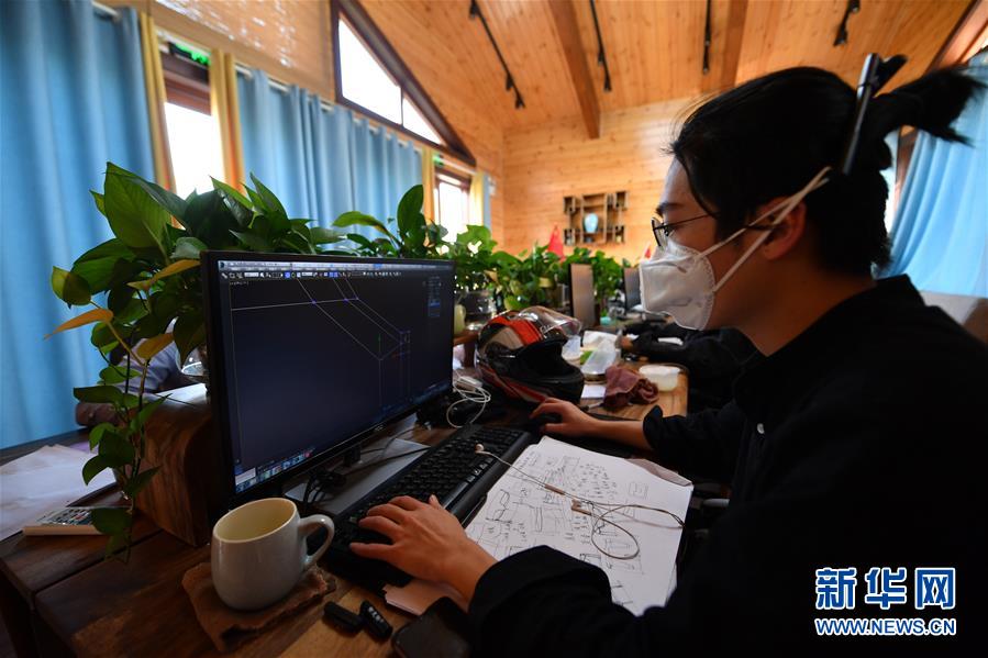 （圖文互動）（4）展會變直播 員工變網紅&mdash;&mdash;千億元家具產業(yè)別樣復工復產路