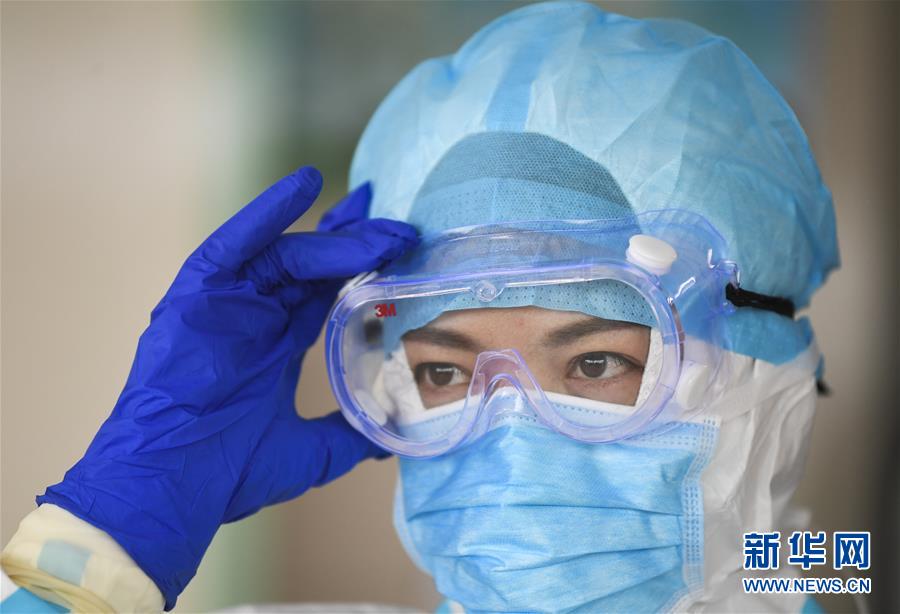 （一線抗疫群英譜&middot;圖文互動(dòng)）（4）&ldquo;我已躬身入局，勢(shì)要共渡難關(guān)!&rdquo;&mdash;&mdash;戰(zhàn)&ldquo;疫&rdquo;一線醫(yī)生黃霞