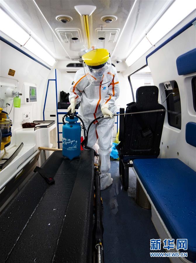 (一線抗疫群英譜·圖文互動)(5)紅區(qū)“擺渡人”