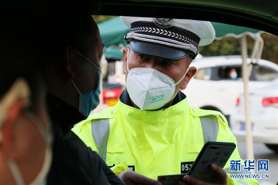 （圖文互動(dòng)）（5）飄揚(yáng)的紅旗&mdash;&mdash;記深圳特區(qū)戰(zhàn)&ldquo;疫&rdquo;一線的基層黨員干部