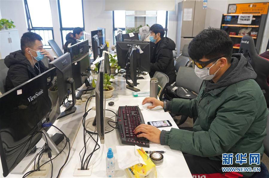 (抓好經(jīng)濟(jì)發(fā)展 應(yīng)對(duì)復(fù)雜局面·圖文互動(dòng))(3)激活“神經(jīng)末梢” 暢通“毛細(xì)血管”——江西為中小微企業(yè)復(fù)工復(fù)產(chǎn)“破障清路”