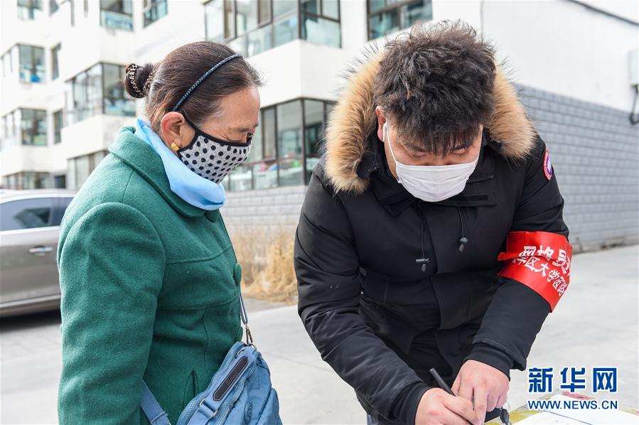 （在習近平新時代中國特色社會主義思想指引下&mdash;&mdash;新時代新作為新篇章&middot;習近平總書記關切事）（5）&ldquo;平凡英雄&rdquo;的力量&mdash;&mdash;致敬堅守戰(zhàn)&ldquo;疫&rdquo;一線的社區(qū)工作者 