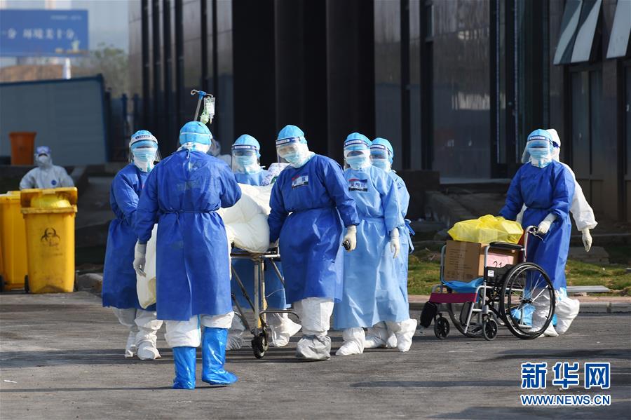 (聚焦疫情防控·圖文互動(dòng))(1)一名百歲新冠肺炎患者治愈出院