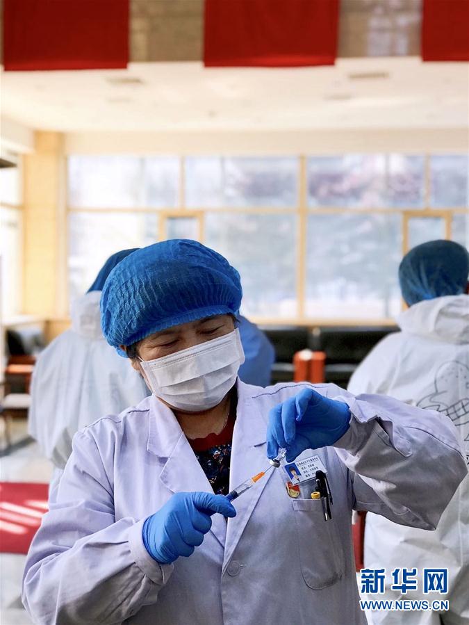 (在習(xí)近平新時(shí)代中國(guó)特色社會(huì)主義思想指引下——新時(shí)代新作為新篇章·習(xí)近平總書(shū)記關(guān)切事·圖文互動(dòng))(7)口罩擋不住你的美——戰(zhàn)“疫”一線巾幗掠影