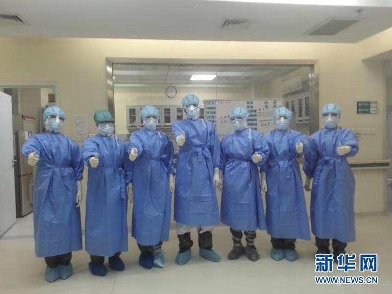 (在習(xí)近平新時(shí)代中國(guó)特色社會(huì)主義思想指引下——新時(shí)代新作為新篇章·習(xí)近平總書(shū)記關(guān)切事·圖文互動(dòng))(9)口罩擋不住你的美——戰(zhàn)“疫”一線巾幗掠影