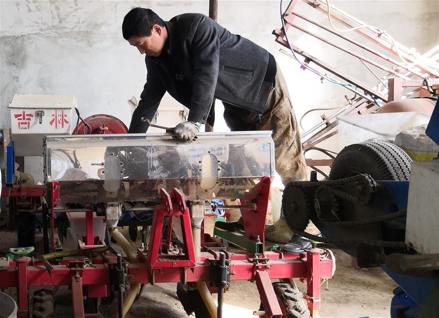 (在習(xí)近平新時(shí)代中國特色社會主義思想指引下——新時(shí)代新作為新篇章·習(xí)近平總書記關(guān)切事·圖文互動)(3)為農(nóng)田注入硬核生產(chǎn)力——一些地方春耕中農(nóng)業(yè)科技創(chuàng)新掃描