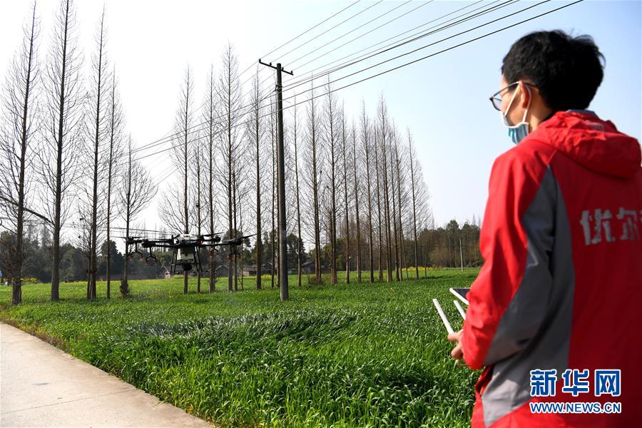(在習(xí)近平新時(shí)代中國特色社會主義思想指引下——新時(shí)代新作為新篇章·習(xí)近平總書記關(guān)切事·圖文互動)(6)為農(nóng)田注入硬核生產(chǎn)力——一些地方春耕中農(nóng)業(yè)科技創(chuàng)新掃描