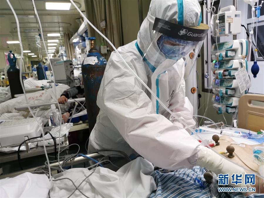 （一線抗疫群英譜&middot;圖文互動(dòng)）（1）生命之光，溫暖&ldquo;無(wú)面之交&rdquo;&mdash;&mdash;記抗疫一線重癥監(jiān)護(hù)室90后護(hù)士金鈺 