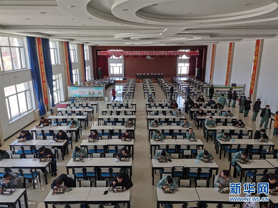 （圖文互動）（3）特寫：限人數(shù)、分餐吃、用公筷&mdash;&mdash;偏遠小城&ldquo;吃飯&rdquo;見聞