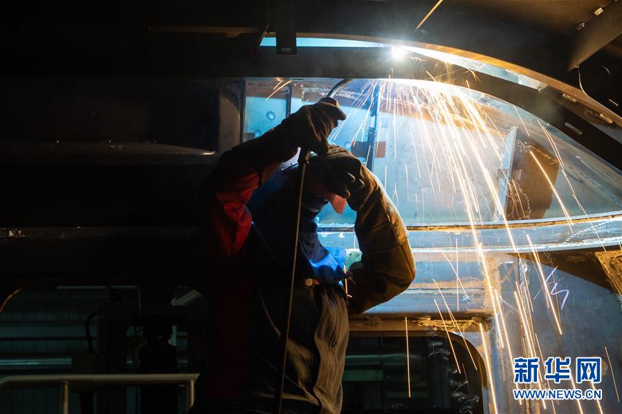 (圖文互動(dòng))(2)湖南:響應(yīng)降級 經(jīng)濟(jì)提速 防控不松