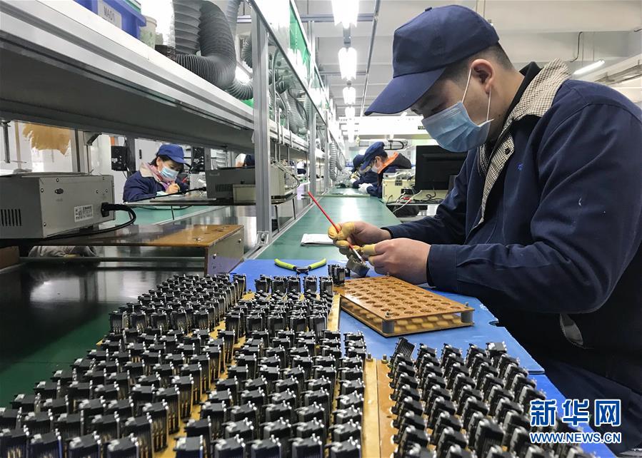 (在習近平新時代中國特色社會主義思想指引下——新時代新作為新篇章·習近平總書記關切事·圖文互動)(1)精準發(fā)力抓統籌——各地落實“分區(qū)分級”有序恢復生產生活