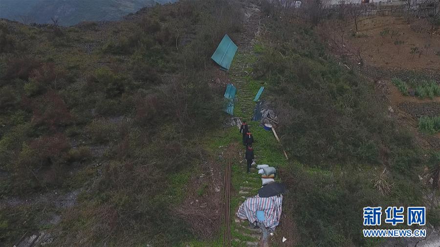 (聚焦疫情防控·圖文互動)(3)長江入湖北第一關(guān)的“疫”線守門員