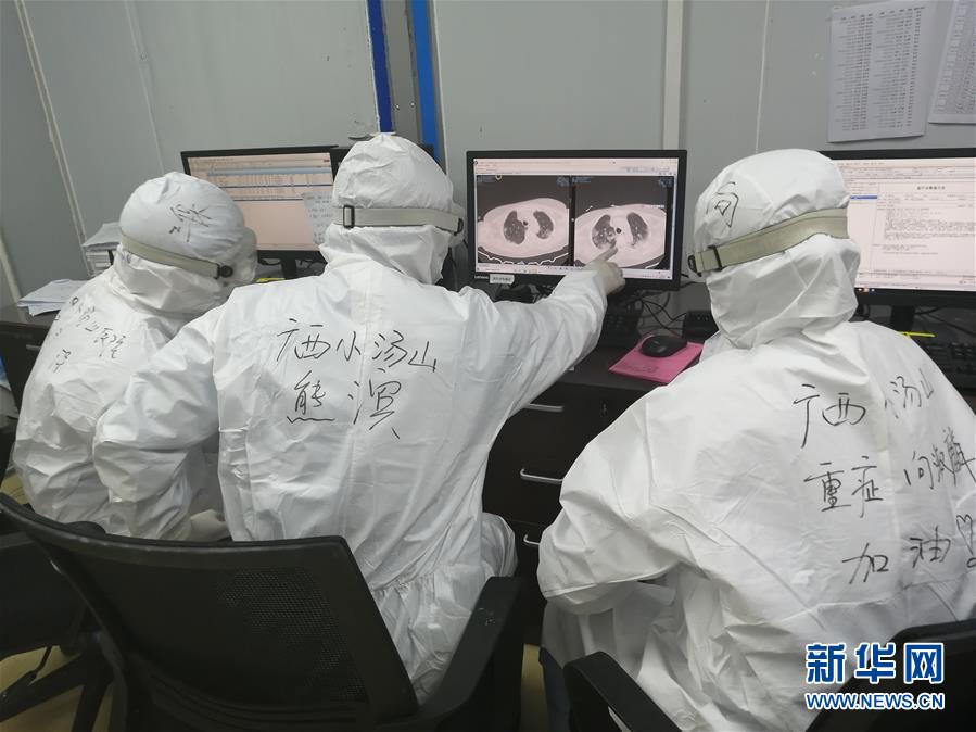 （圖文互動(dòng)）（2）&ldquo;哪里有任務(wù)，哪里就有黨旗飄揚(yáng)&rdquo;&mdash;&mdash;廣西黨員&ldquo;白衣戰(zhàn)士&rdquo;奮戰(zhàn)抗疫一線見(jiàn)聞