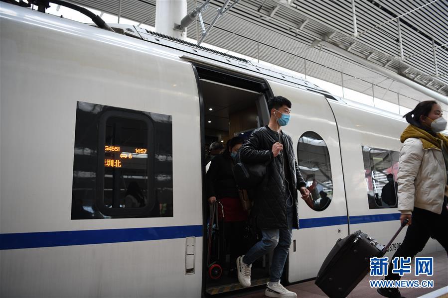 (新華全媒頭條·圖文互動(dòng))(10)暢通復(fù)工復(fù)產(chǎn)“生命線”——全國(guó)恢復(fù)正常交通運(yùn)輸秩序