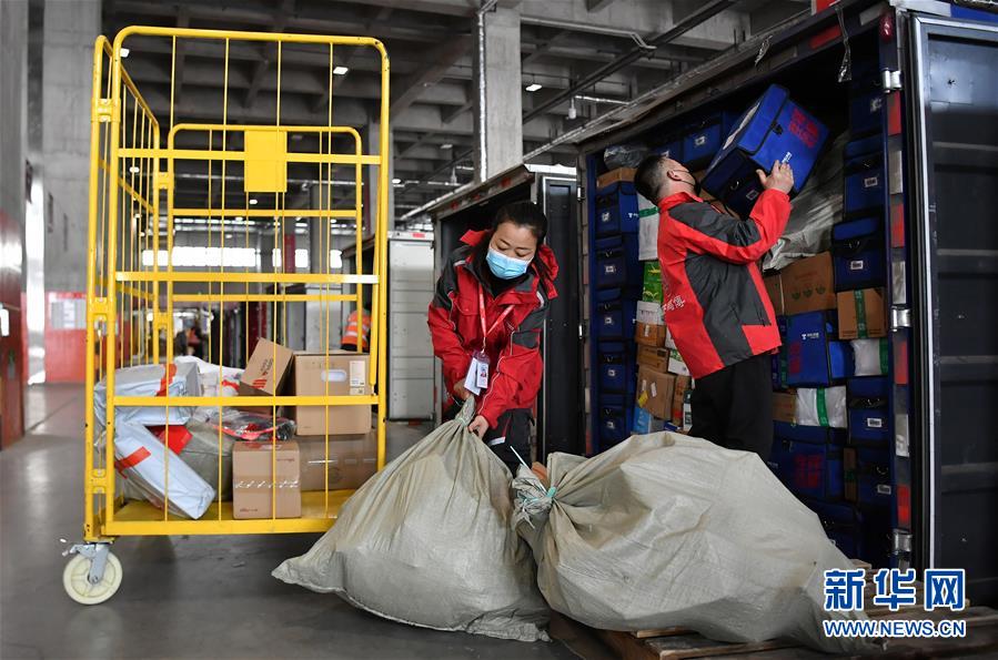 (新華全媒頭條·圖文互動(dòng))(11)暢通復(fù)工復(fù)產(chǎn)“生命線”——全國(guó)恢復(fù)正常交通運(yùn)輸秩序