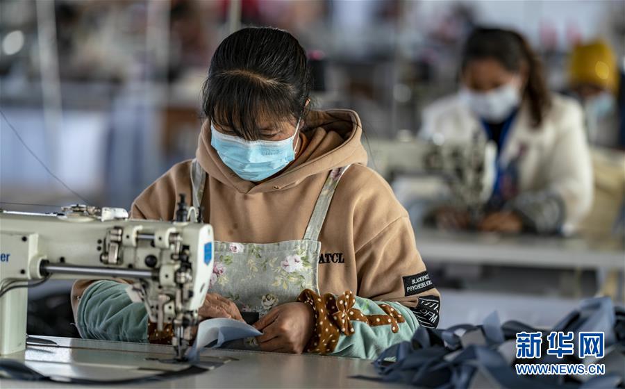 （在習(xí)近平新時代中國特色社會主義思想指引下&mdash;&mdash;新時代新作為新篇章&middot;習(xí)近平總書記關(guān)切事&middot;圖文互動）（1）戰(zhàn)&ldquo;疫&rdquo;要勁時，戰(zhàn)&ldquo;貧&rdquo;再加把勁！&mdash;&mdash;中央各部門助力脫貧攻堅很給力