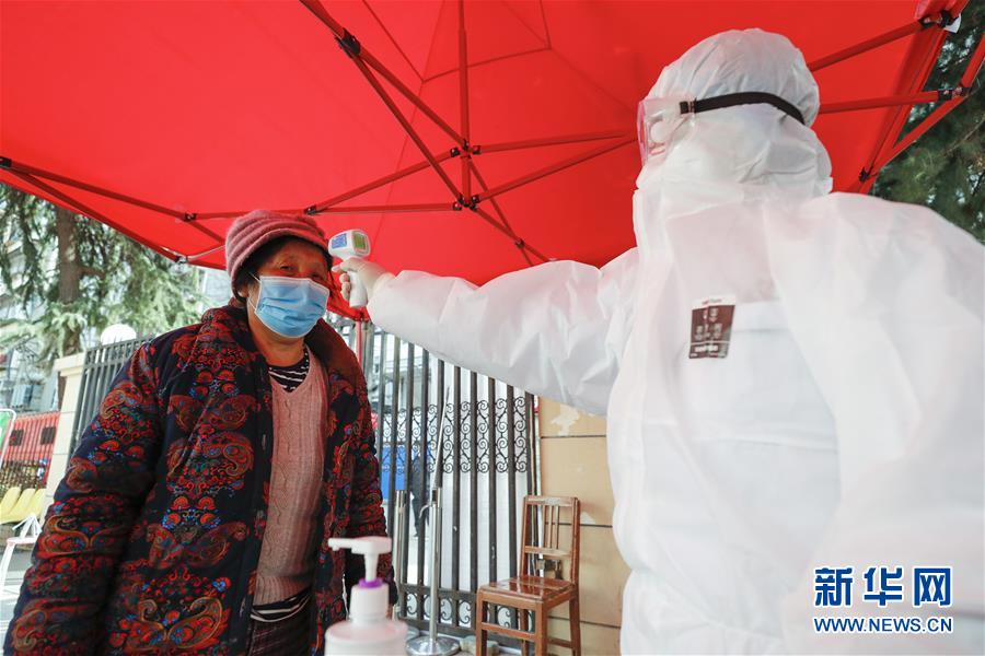 (聚焦疫情防控·圖文互動)(2)篩查防護(hù)嚴(yán)格 門診有序增開——武漢部分醫(yī)院走訪見聞