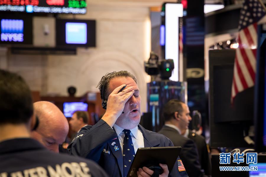 (國際)(3)紐約股市18日午間暴跌再度觸發(fā)熔斷機制