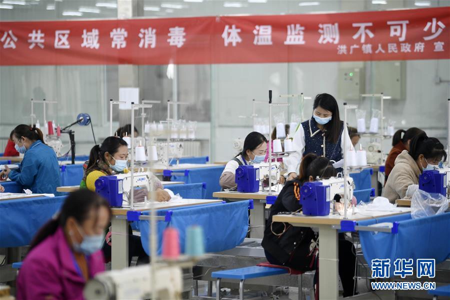 (新華全媒頭條·在習近平新時代中國特色社會主義思想指引下——新時代新作為新篇章·圖文互動)(7)同心戰(zhàn)“疫”彰顯人民至上——各地各部門貫徹落實習近平總書記重要指示精神統(tǒng)籌推進疫情防控和經濟社會發(fā)展