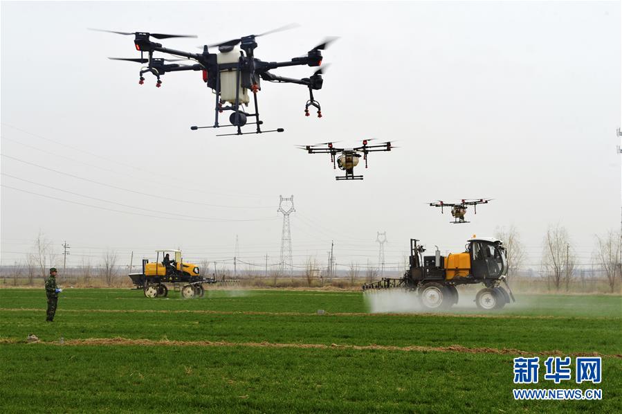 (新華全媒頭條·在習近平新時代中國特色社會主義思想指引下——新時代新作為新篇章·圖文互動)(10)同心戰(zhàn)“疫”彰顯人民至上——各地各部門貫徹落實習近平總書記重要指示精神統(tǒng)籌推進疫情防控和經濟社會發(fā)展