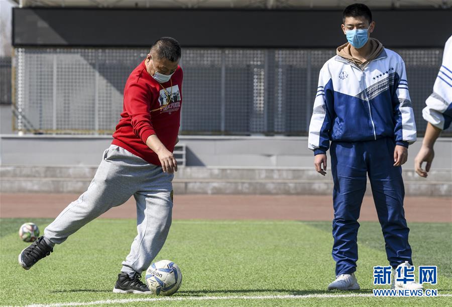 （圖文互動(dòng)）（4）&ldquo;早&rdquo;安同學(xué)，&ldquo;早&rdquo;安老師！&mdash;&mdash;新疆初高中畢業(yè)班復(fù)課一周回訪見(jiàn)聞