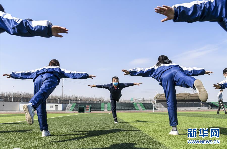 （圖文互動(dòng)）（8）&ldquo;早&rdquo;安同學(xué)，&ldquo;早&rdquo;安老師！&mdash;&mdash;新疆初高中畢業(yè)班復(fù)課一周回訪見(jiàn)聞