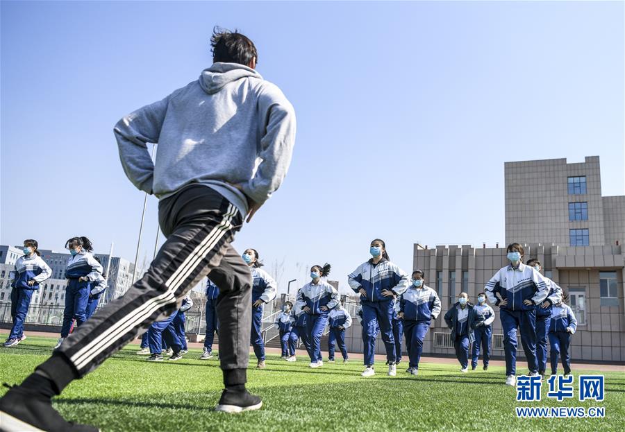 （圖文互動(dòng)）（11）&ldquo;早&rdquo;安同學(xué)，&ldquo;早&rdquo;安老師！&mdash;&mdash;新疆初高中畢業(yè)班復(fù)課一周回訪見(jiàn)聞