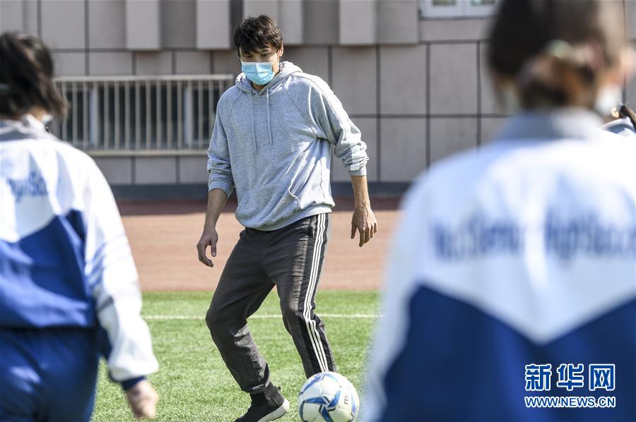 （圖文互動(dòng)）（1）&ldquo;早&rdquo;安同學(xué)，&ldquo;早&rdquo;安老師！&mdash;&mdash;新疆初高中畢業(yè)班復(fù)課一周回訪見(jiàn)聞