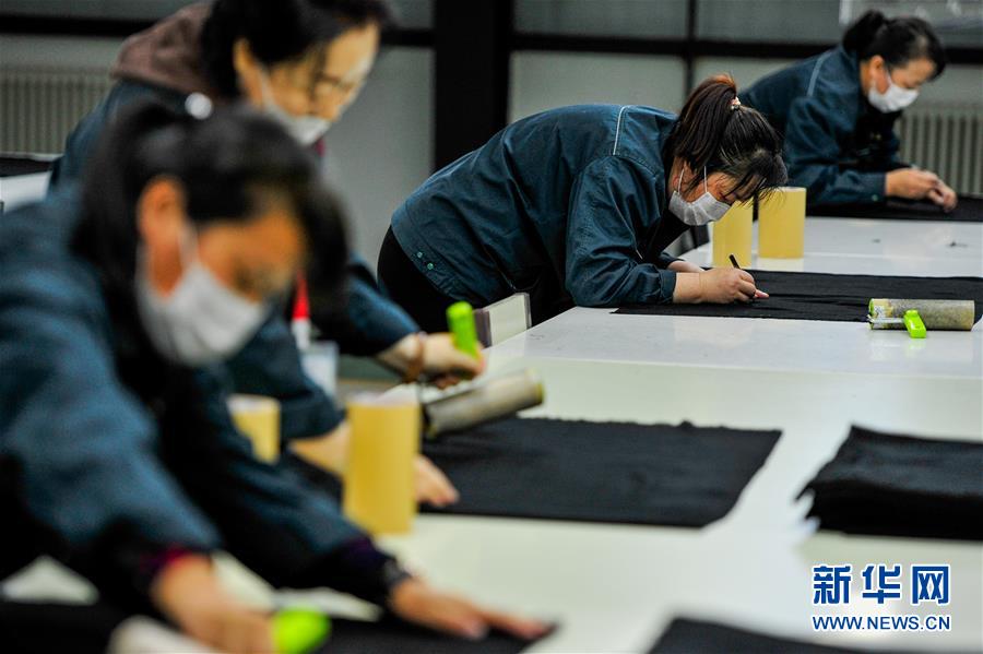 （在習(xí)近平新時(shí)代中國(guó)特色社會(huì)主義思想指引下&mdash;&mdash;新時(shí)代新作為新篇章&middot;習(xí)近平總書(shū)記關(guān)切事&middot;圖文互動(dòng)）（7）穩(wěn)住千家萬(wàn)戶的&ldquo;飯碗&rdquo;&mdash;&mdash;各地積極穩(wěn)就業(yè)化解疫情影響