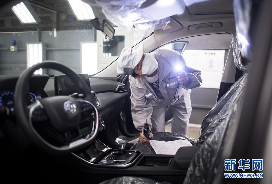 （新華全媒頭條&middot;圖文互動）（17）在艱難中重啟 在陣痛中復(fù)蘇&mdash;&mdash;湖北推動安全有序復(fù)工復(fù)產(chǎn)掃描