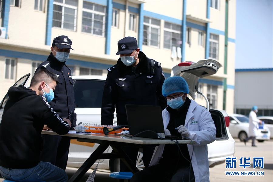 （習(xí)近平致敬的戰(zhàn)&ldquo;疫&rdquo;英雄&middot;公安干警篇&middot;圖文互動）（3）他們，抗疫一線鑄警魂