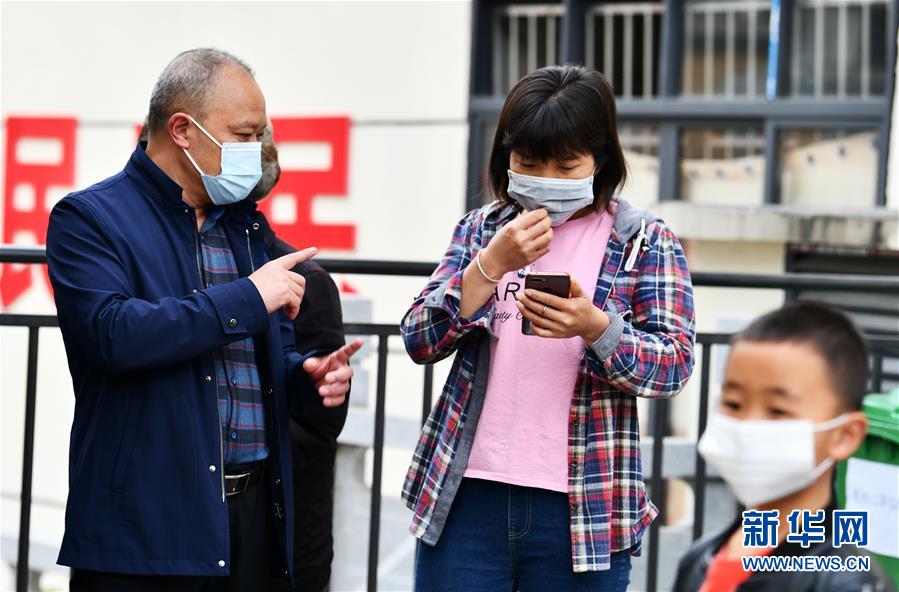 (新華全媒頭條·圖文互動(dòng))(1)來自大山深處的“移民管家”——記貴州正安縣瑞濠街道辦事處主任吳太璽