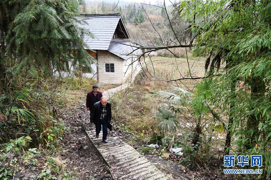 (新華全媒頭條·圖文互動(dòng))(7)來自大山深處的“移民管家”——記貴州正安縣瑞濠街道辦事處主任吳太璽