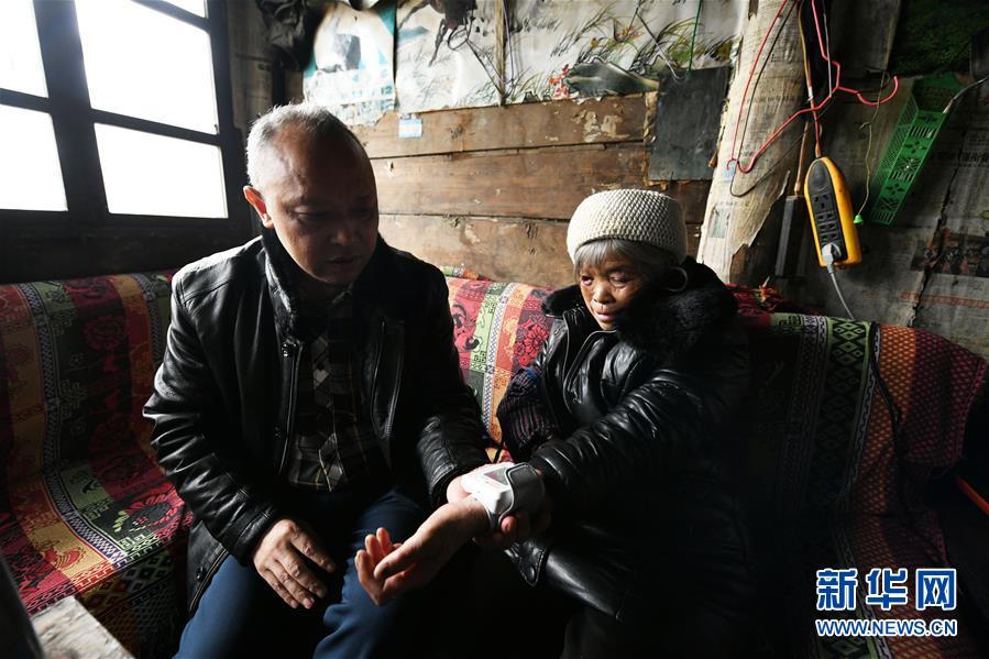 (新華全媒頭條·圖文互動(dòng))(9)來自大山深處的“移民管家”——記貴州正安縣瑞濠街道辦事處主任吳太璽