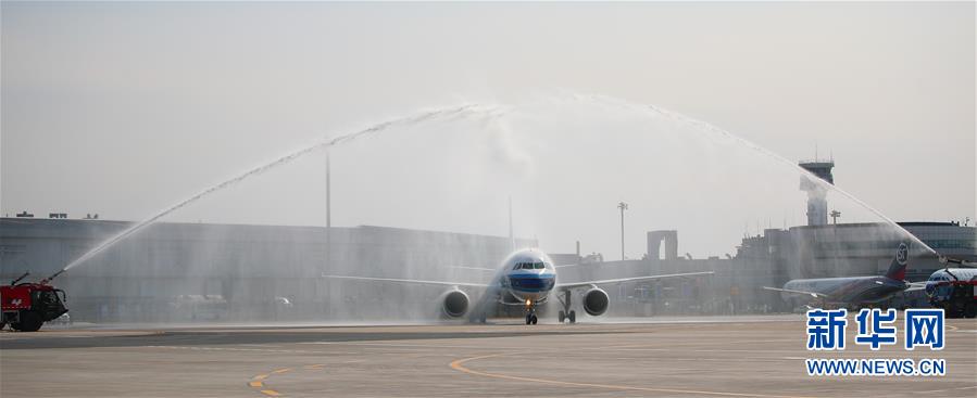 (在習(xí)近平新時(shí)代中國(guó)特色社會(huì)主義思想指引下——新時(shí)代新作為新篇章·習(xí)近平總書記關(guān)切事·圖文互動(dòng))(1)給你最溫暖的擁抱——保護(hù)關(guān)心愛護(hù)抗疫一線醫(yī)務(wù)人員在行動(dòng)